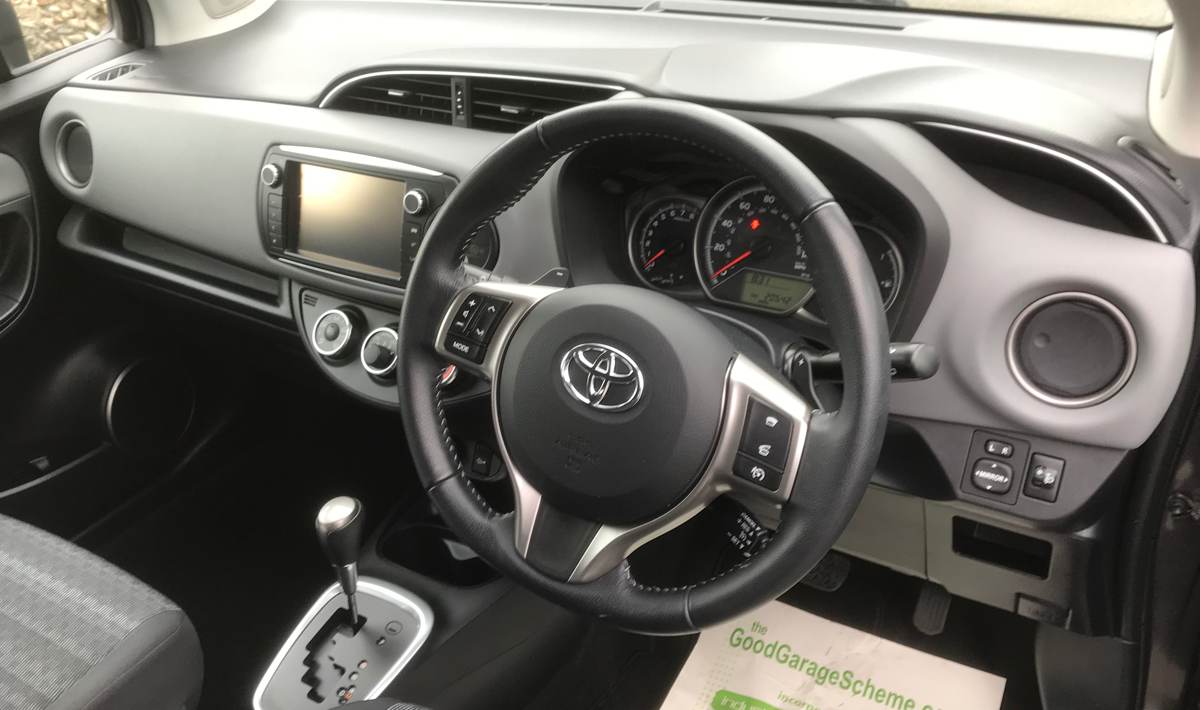 2016 (16) Toyota Yaris 1.3 VVTi Icon AUTOMATIC & Pakefield Street Motors